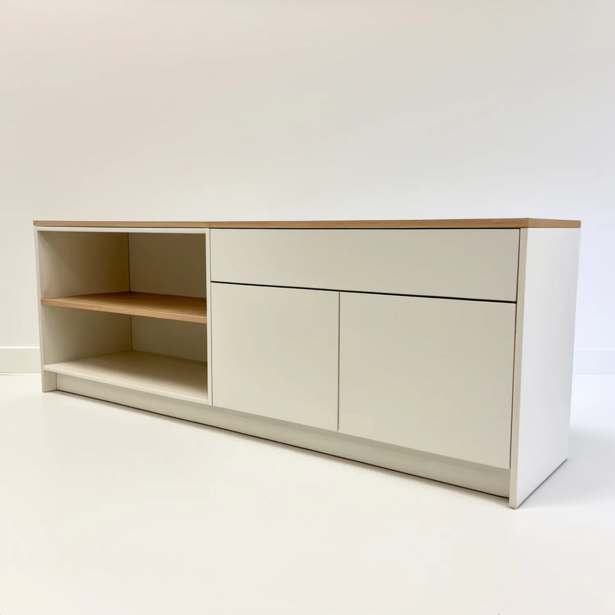 Kredens z MDF biały z dekorem jasnego dębu, 160 x 40 x 75 cm
